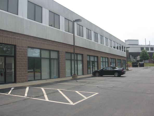 Hilltop Business Center: 136 Harvey Rd, Londonderry, NH 03053
